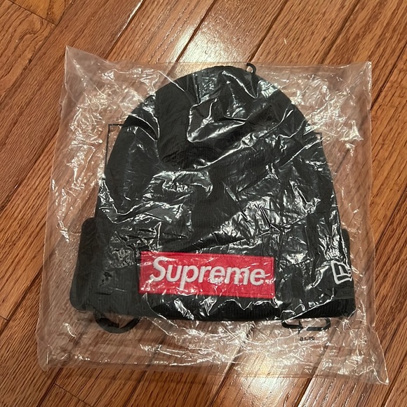 SUPREME! NWT New Era Dark Pine Beanie - Picture 2 of 5